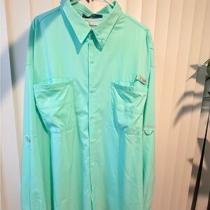 Columbia Men's Light Green Button Down Shirt